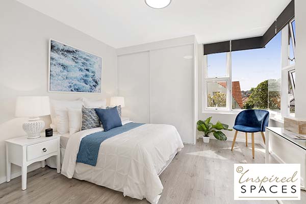 A casual and crisp master bedroom close to the beach