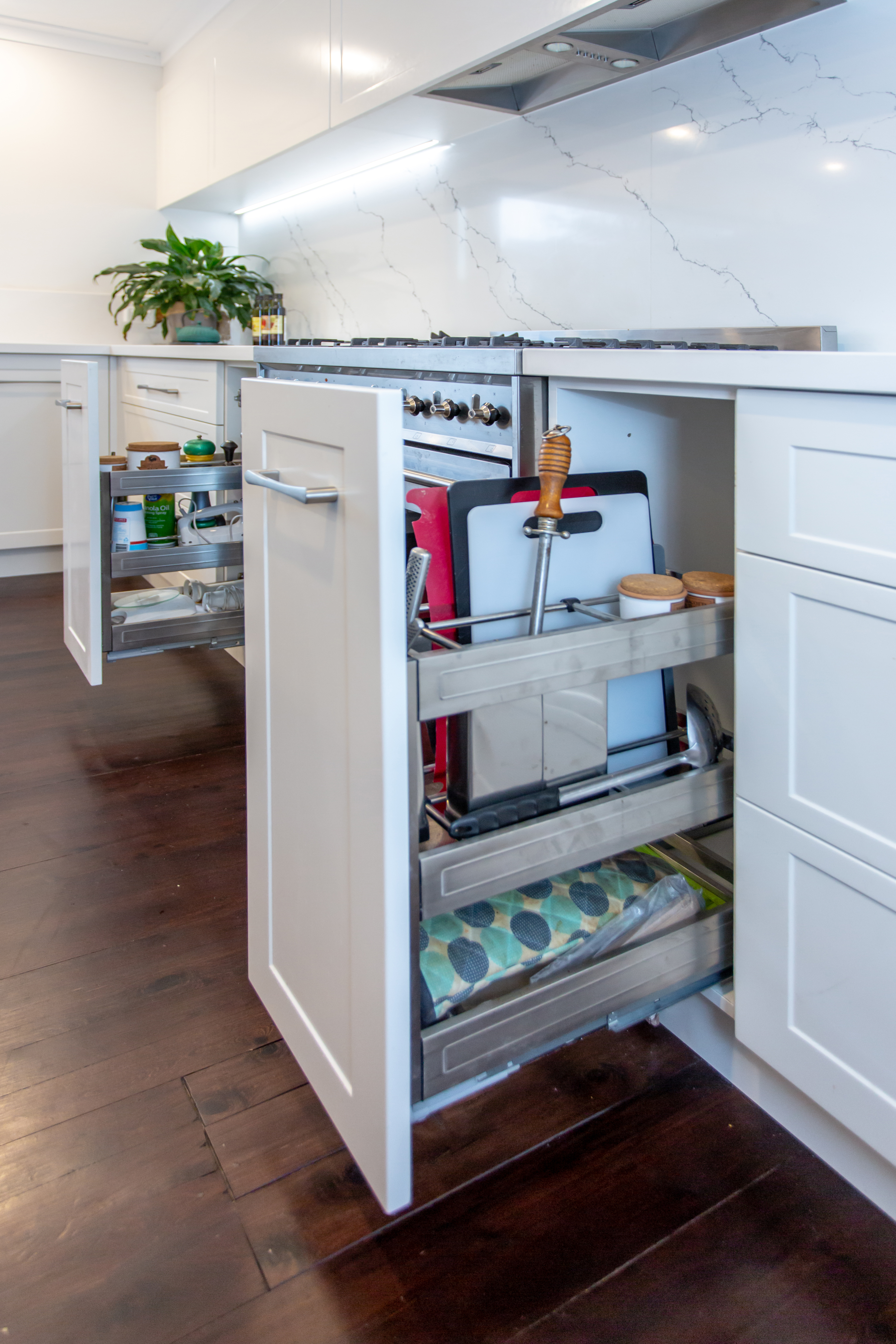 Kitchen pull out caddy drawer